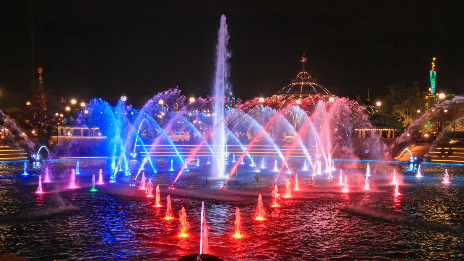 PHOTOS, VIDEO: July 4th Evening Celebration at Universal’s Epic Universe