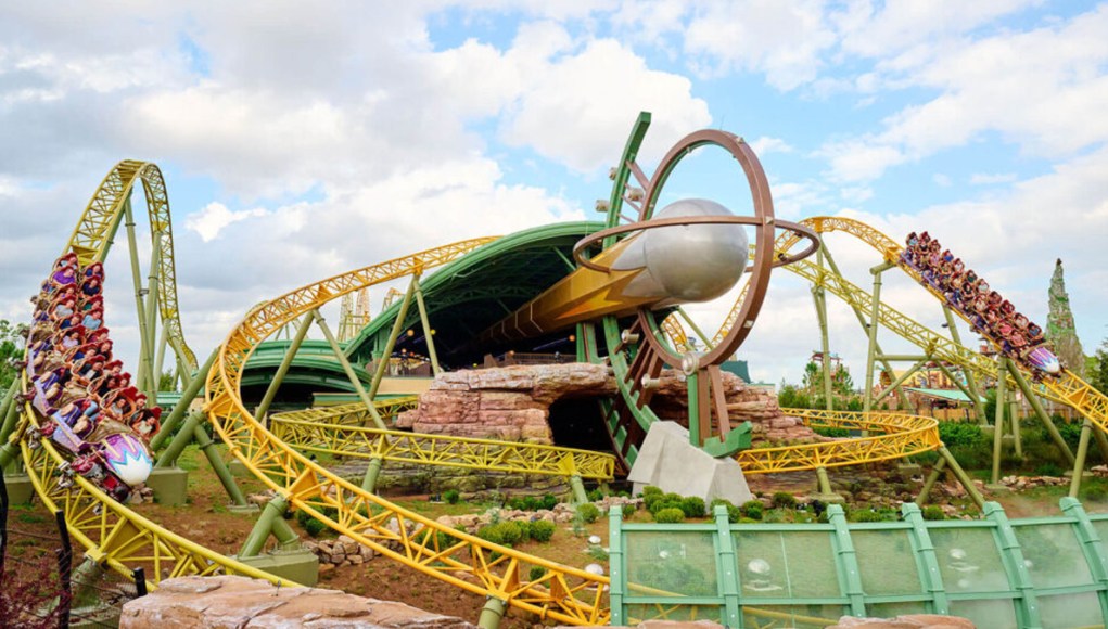 _“Everyone-Get-Out!”--Eyewitness-Heard-When-Stardust-Racers-Train-With-Unresponsive-Guest-Returned-to-Loading-Station